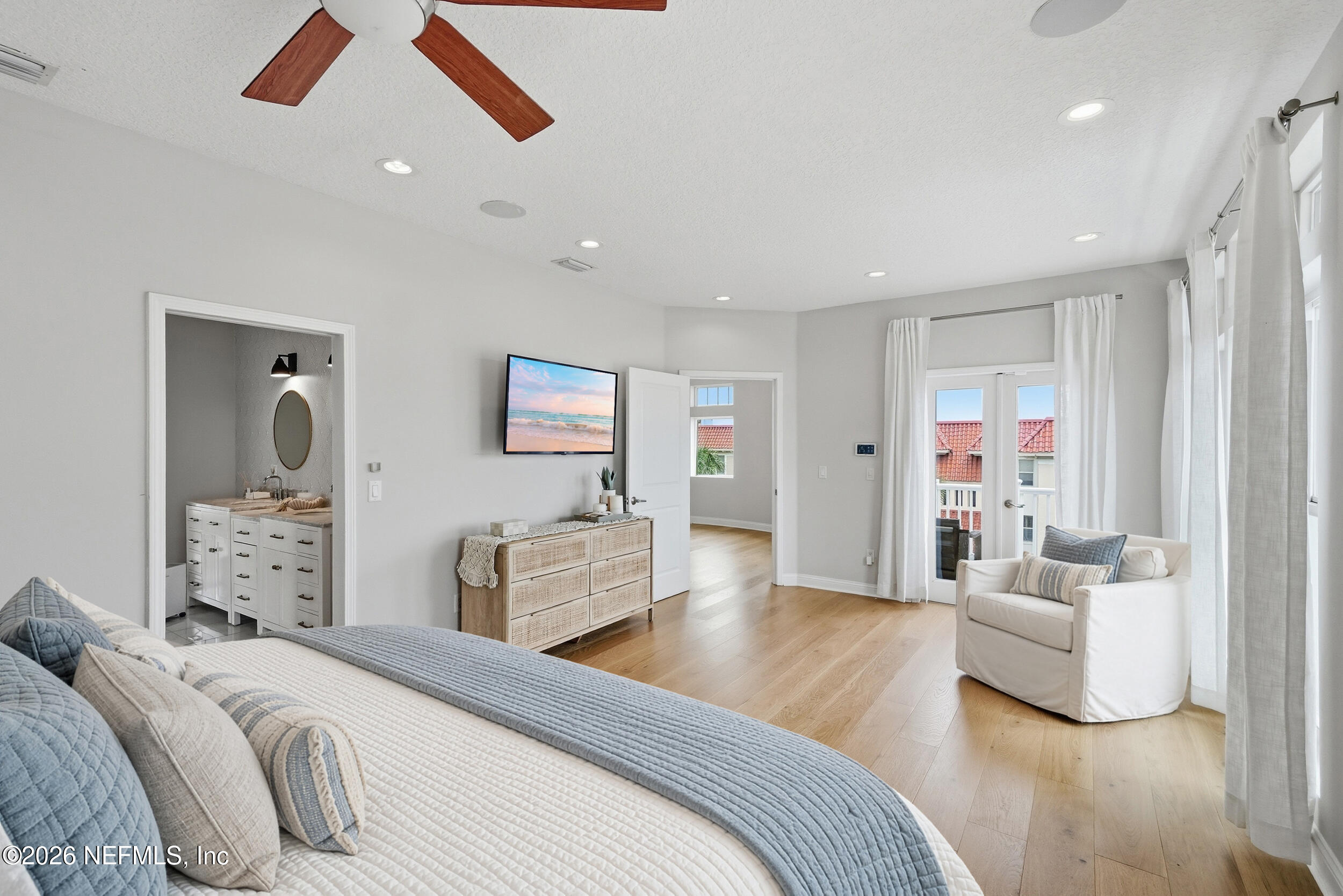 890 BEACH Avenue