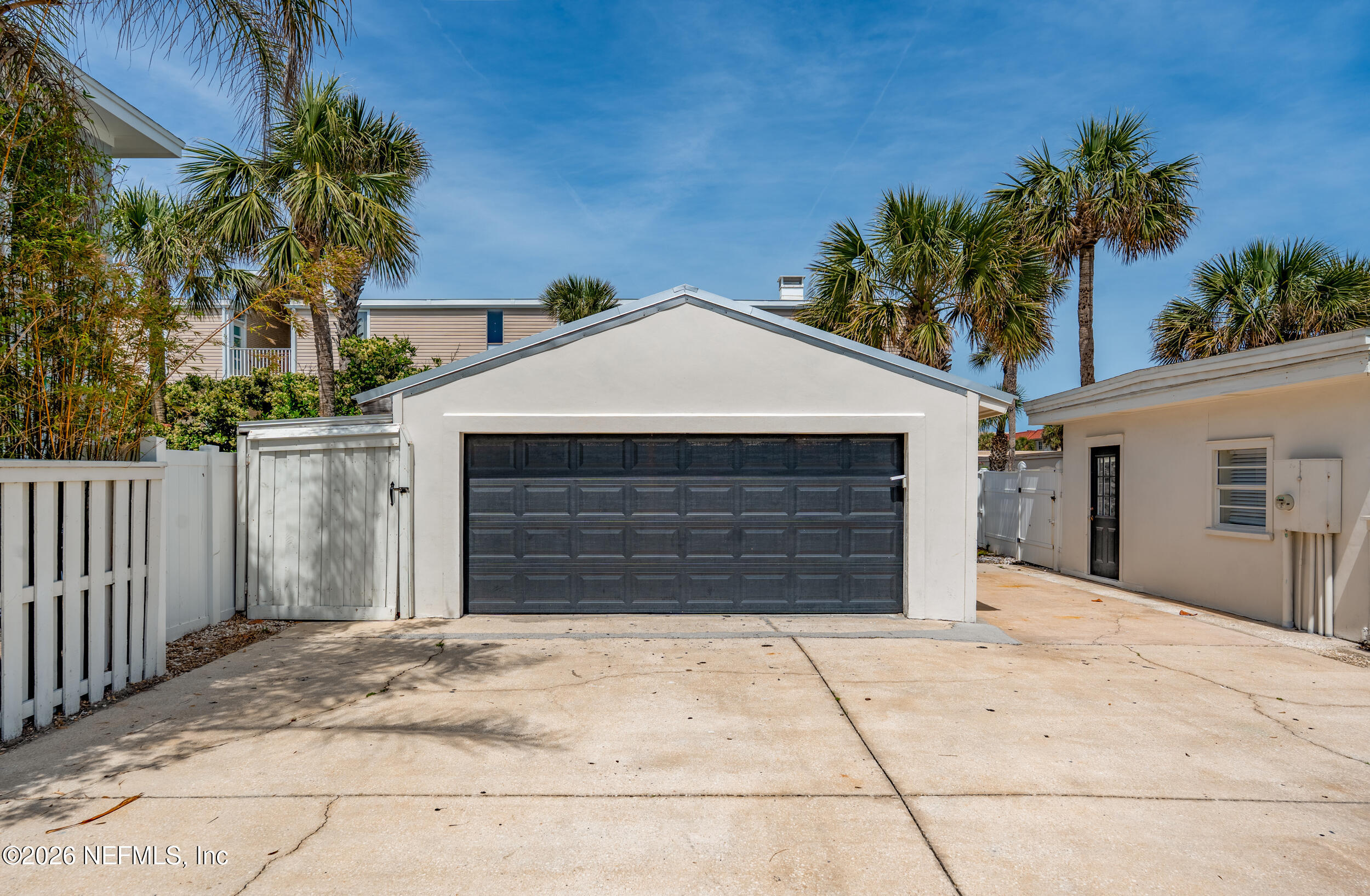 890 BEACH Avenue