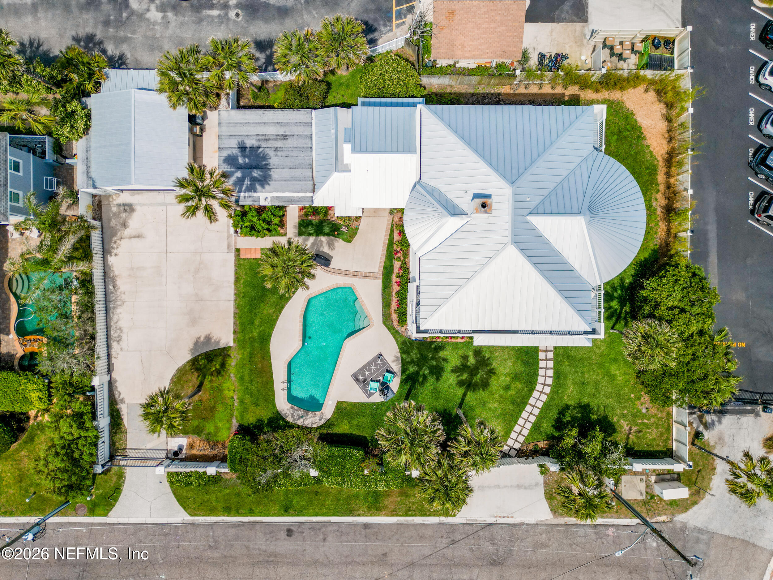 890 BEACH Avenue