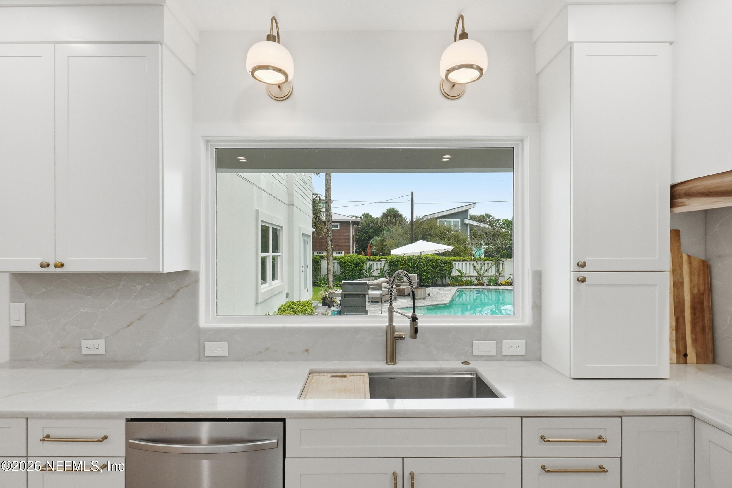 890 BEACH Avenue