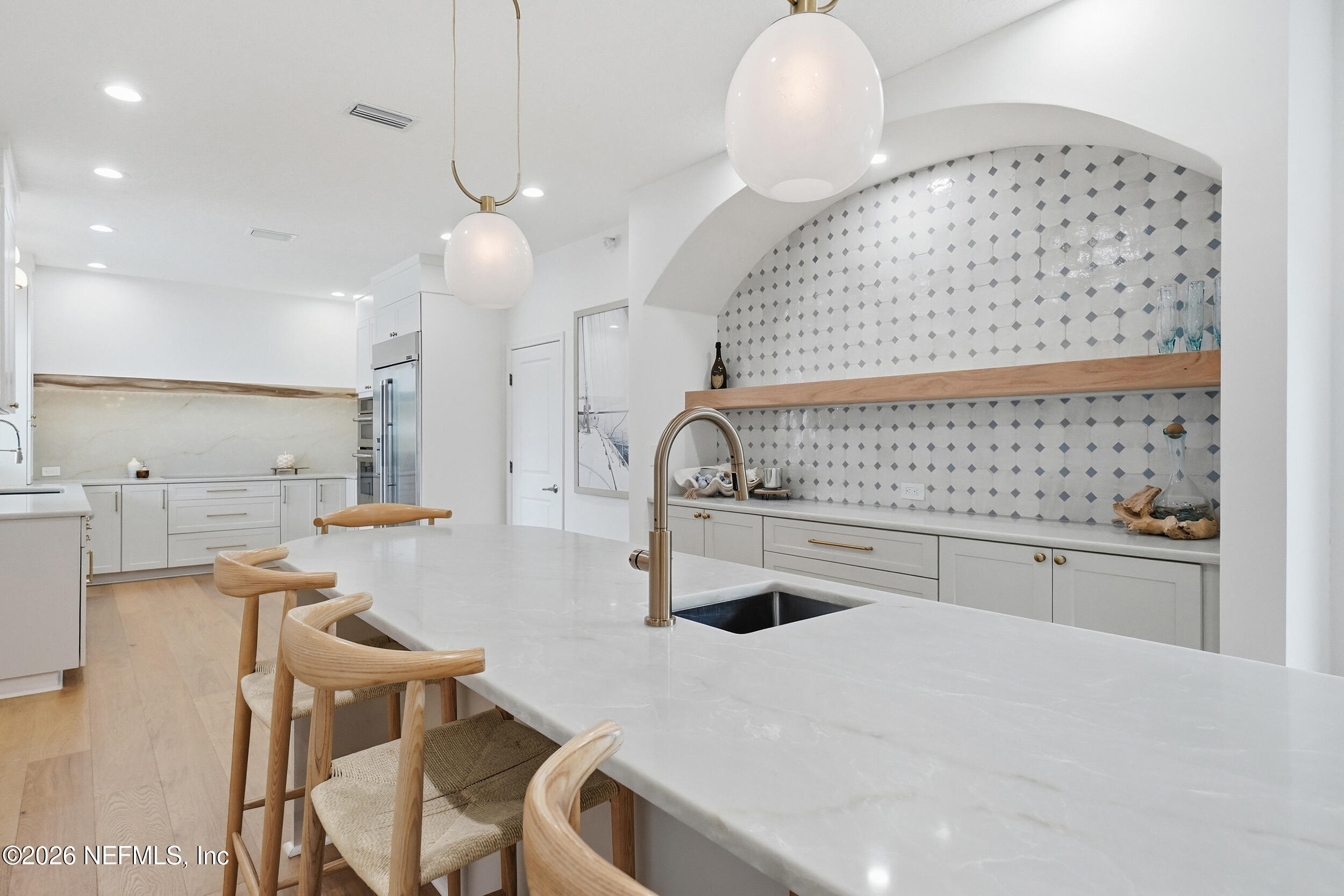 890 BEACH Avenue