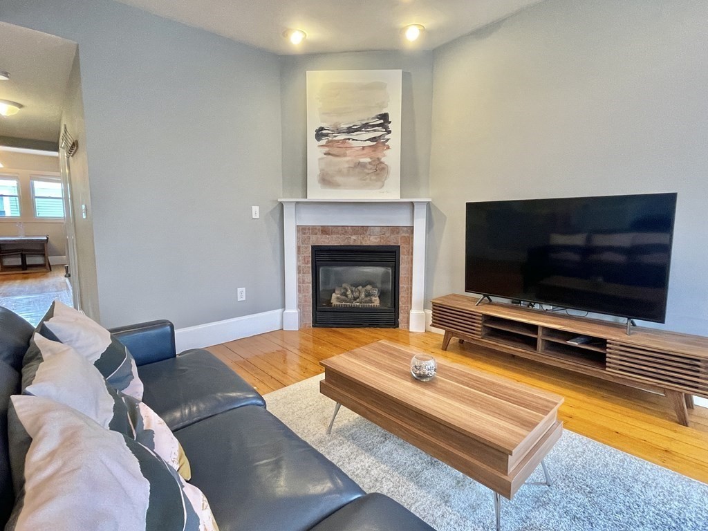 367 Cardinal Medeiros Ave # 2