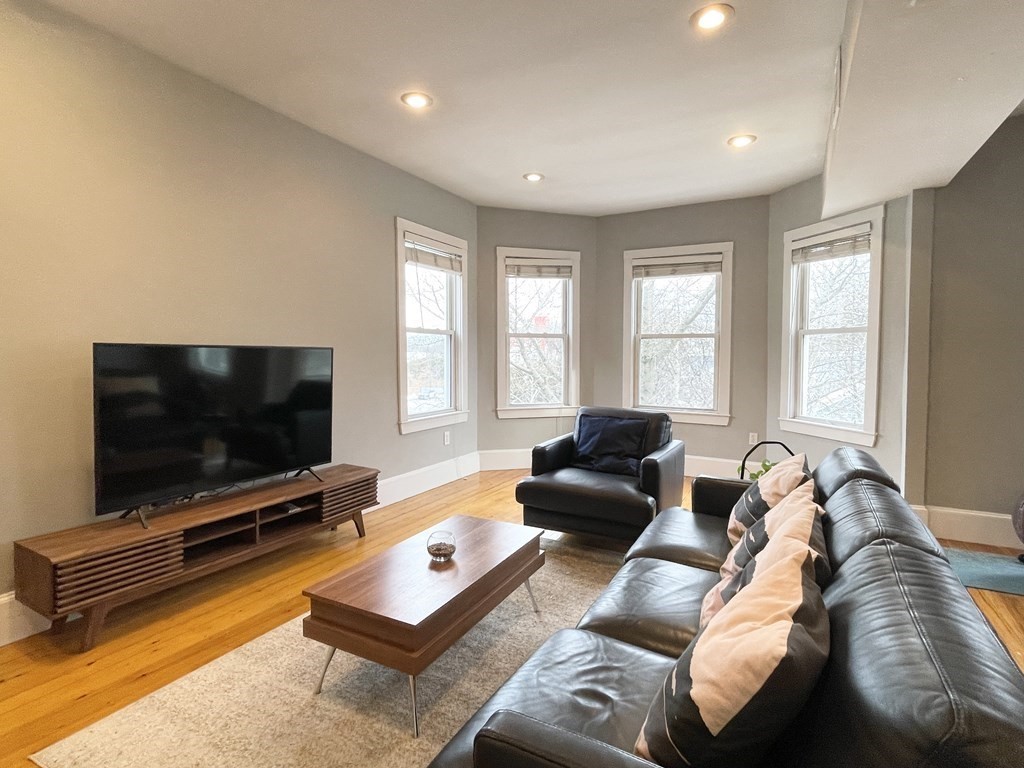 367 Cardinal Medeiros Ave # 2