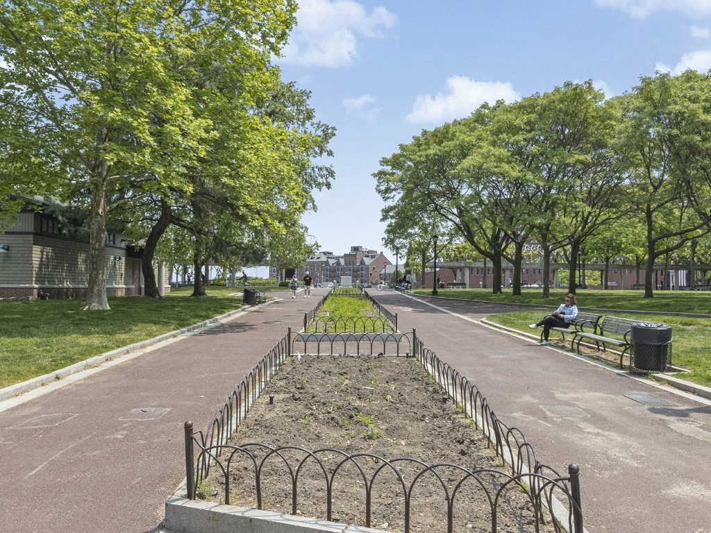 27 Charter Street # 4