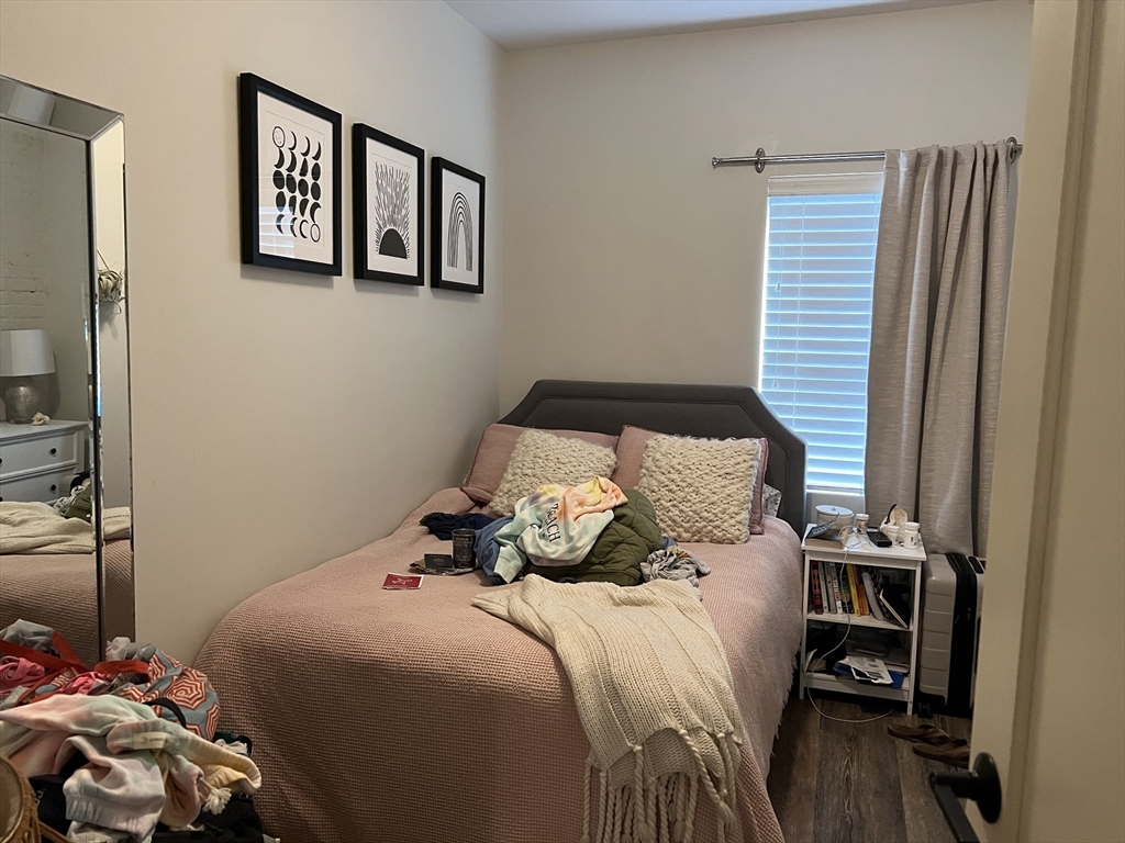 27 Charter Street # 4