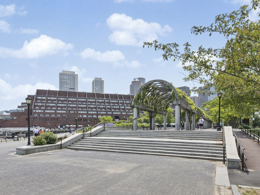 27 Charter Street # 4