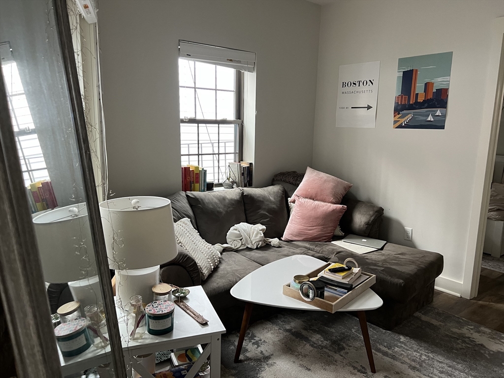 27 Charter Street # 4