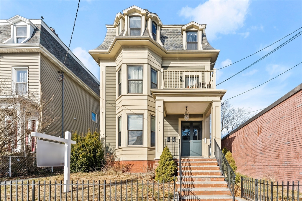 680 Broadway St # 1
