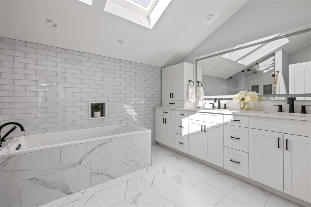 8 Whispering Hill Rd