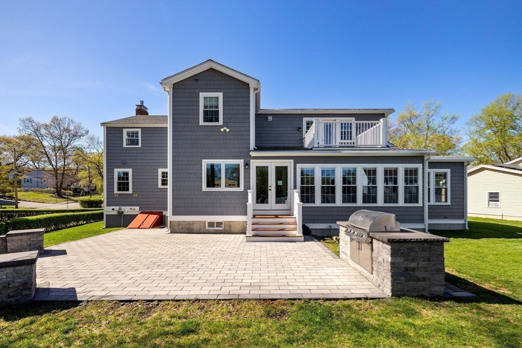 8 Whispering Hill Rd