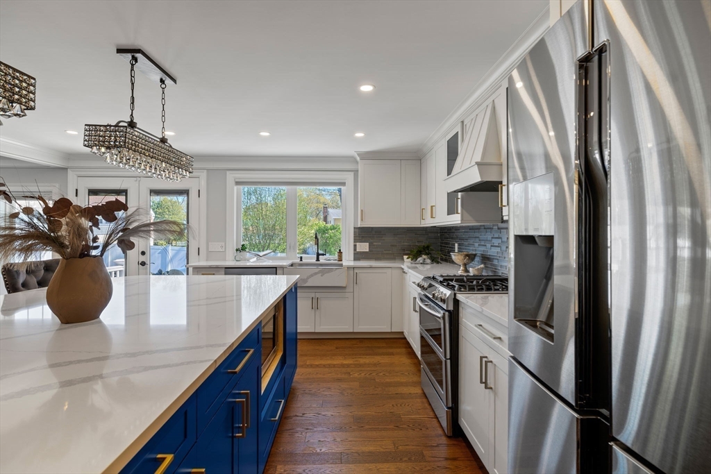 8 Whispering Hill Rd