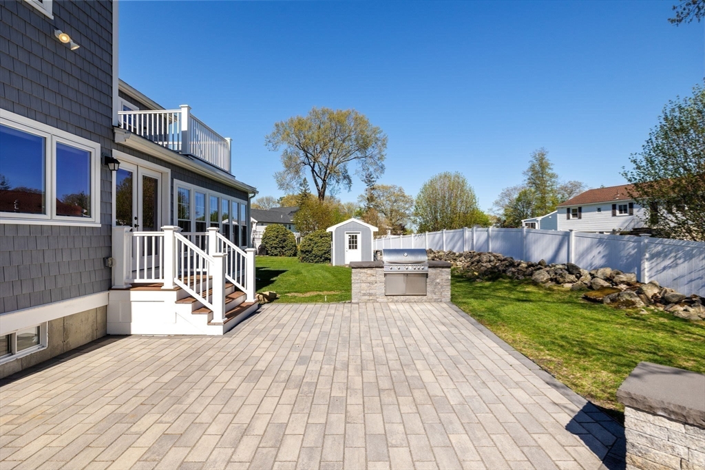 8 Whispering Hill Rd