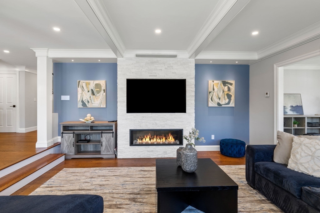 8 Whispering Hill Rd