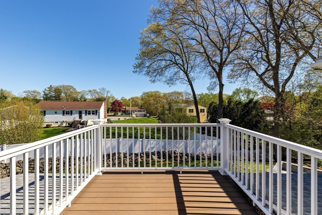 8 Whispering Hill Rd