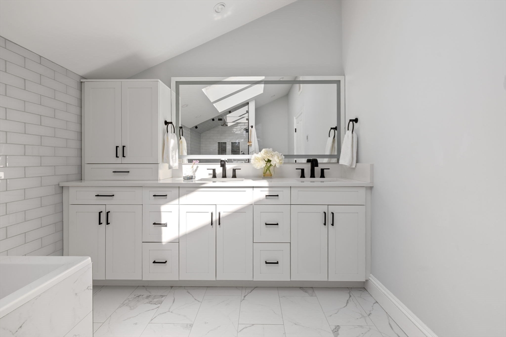 8 Whispering Hill Rd