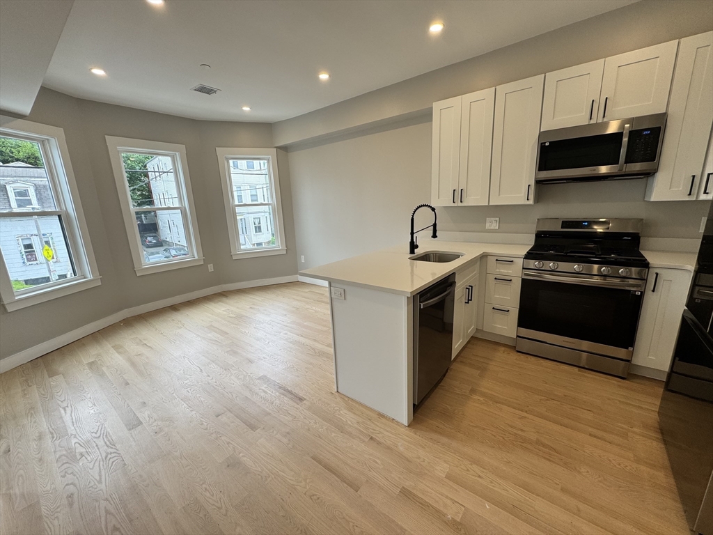 272 E Cottage St # 2