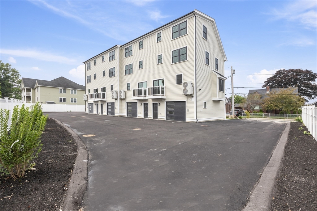 161 Sumner St # 4