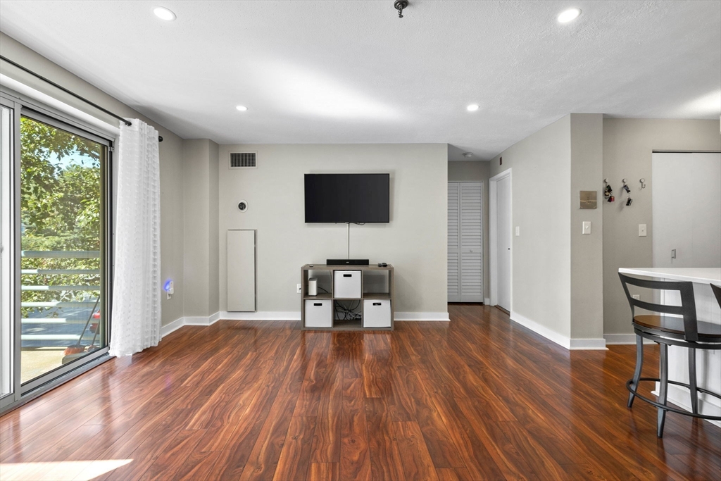 269 Cambridge Rd # 203