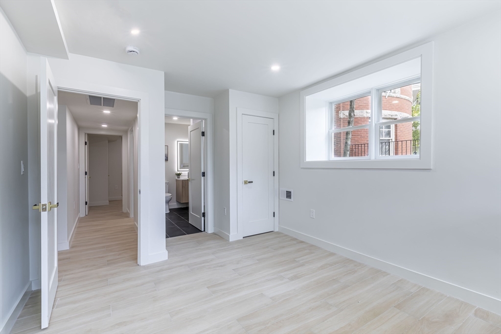 84 Winthrop Rd