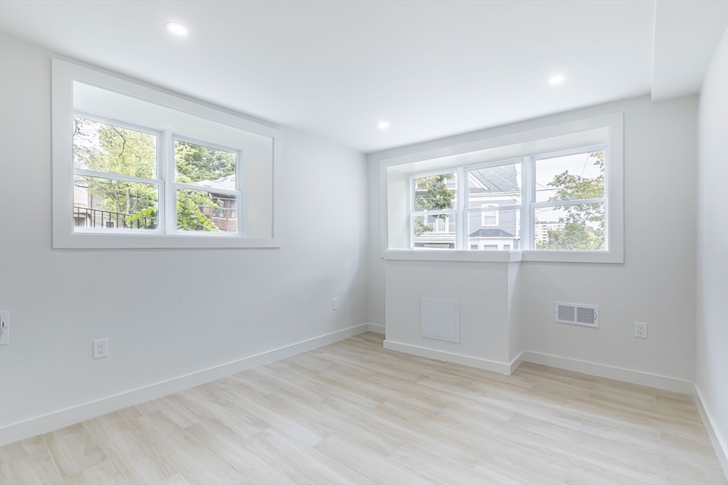 84 Winthrop Rd