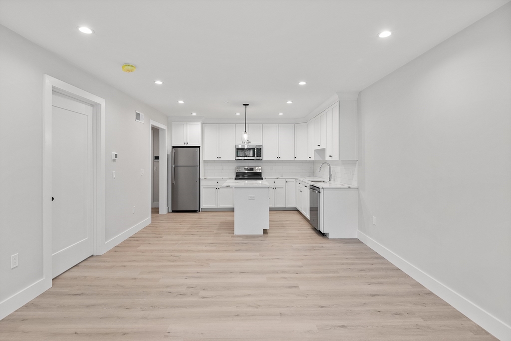 186 Bedford St # 209