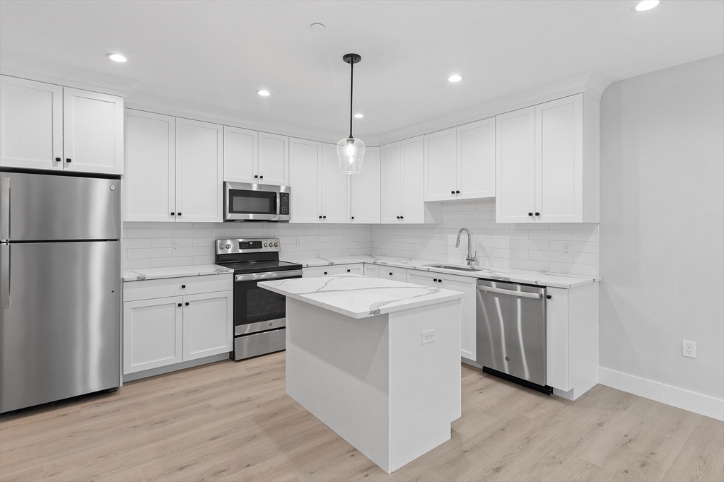 186 Bedford St # 209