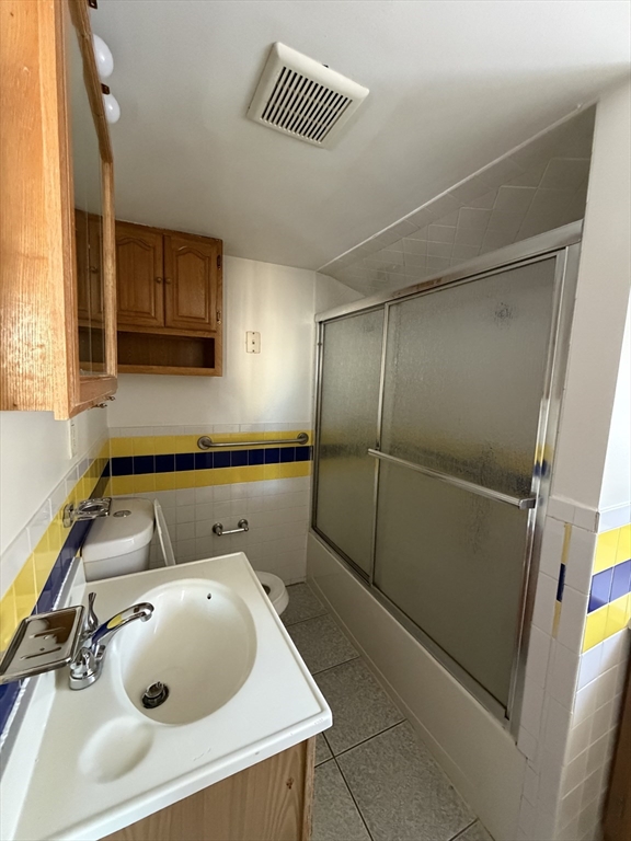 52 Jefferson Ave # 1