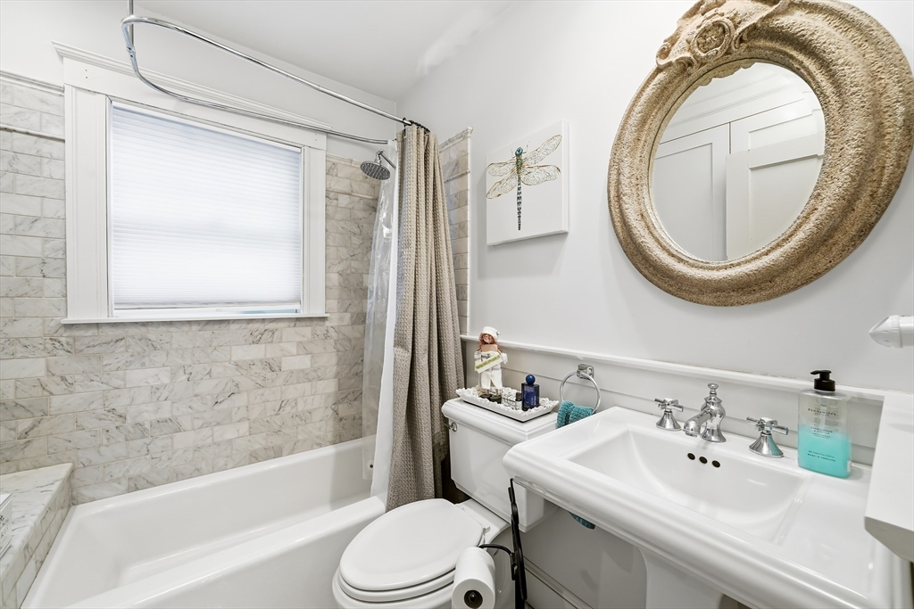 4 Wescott Rd