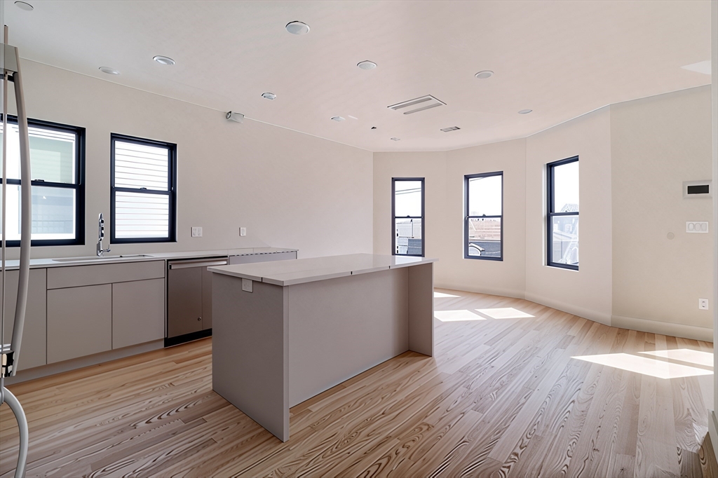 50 Crescent Ave # 3