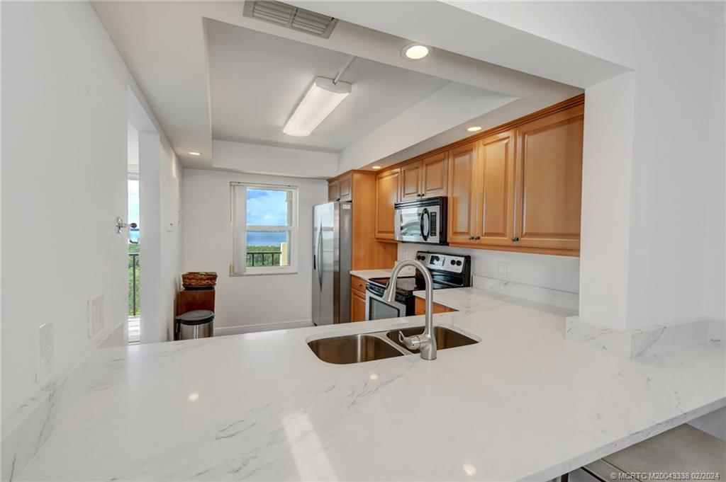 7370 S Ocean Drive 913