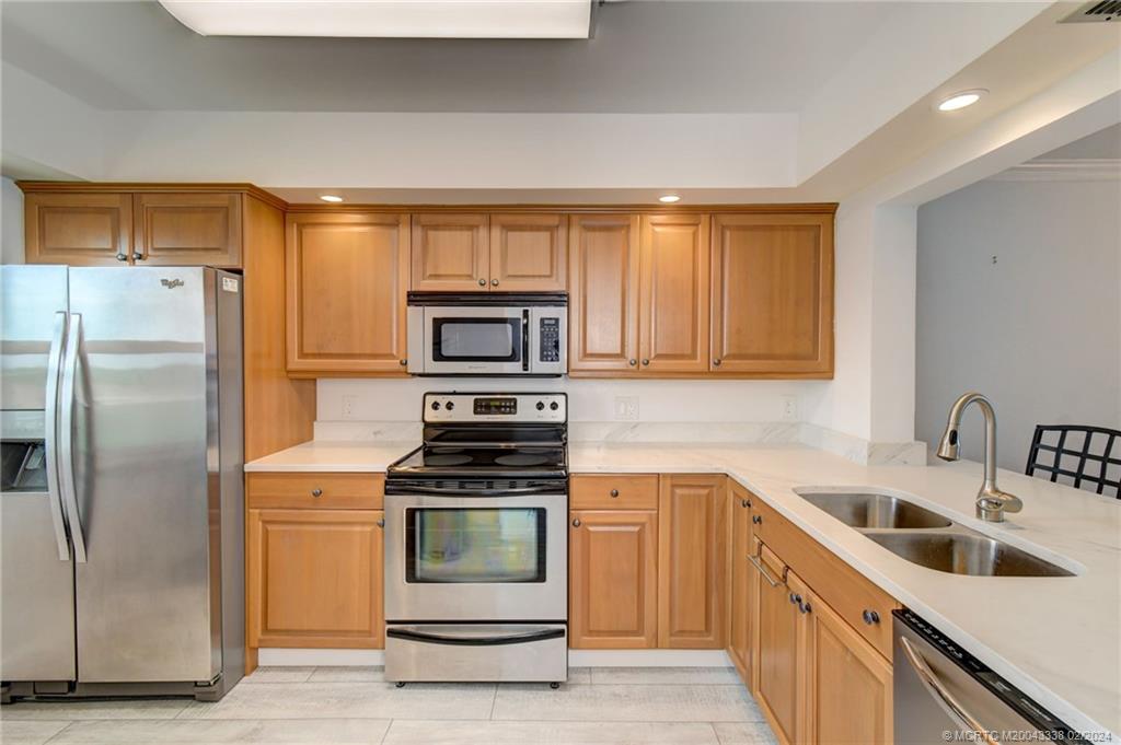 7370 S Ocean Drive 913
