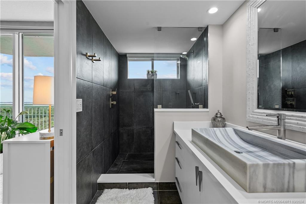 8650 S Ocean Drive 806