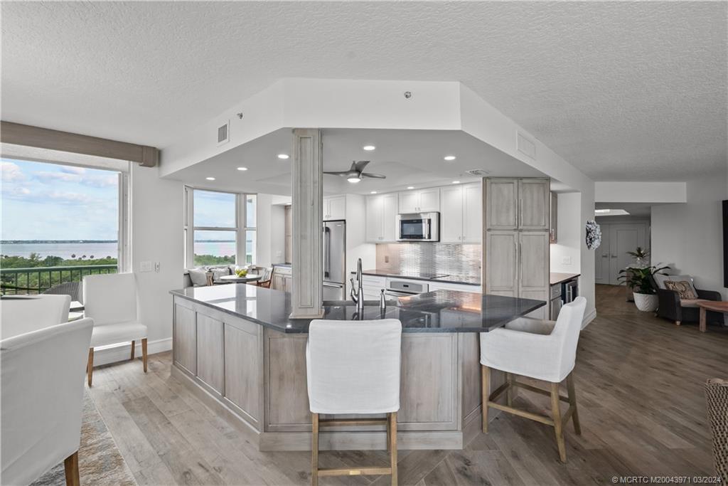 8650 S Ocean Drive 806