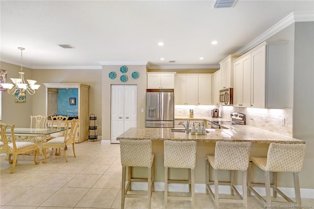 521 NE Abaca Way