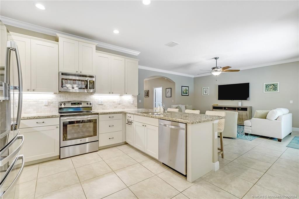 521 NE Abaca Way
