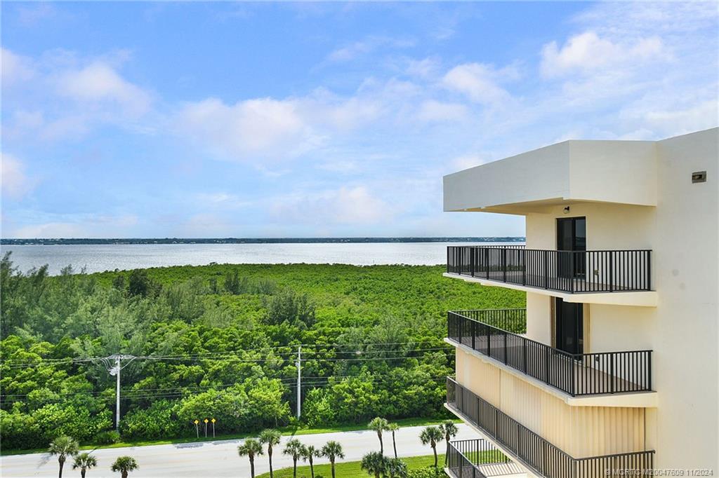 10044 S Ocean Drive 1204
