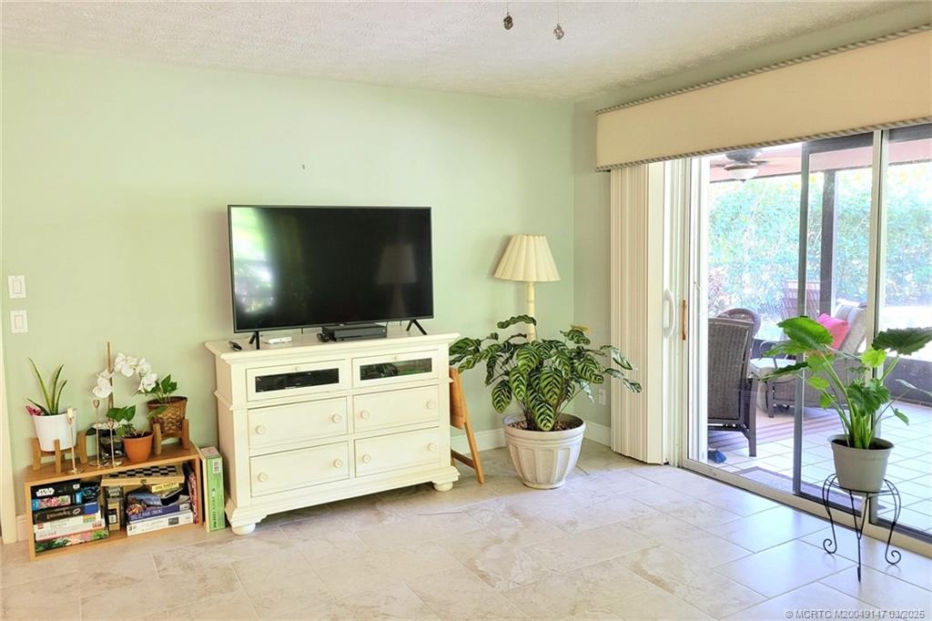 3852 SE Fairway W