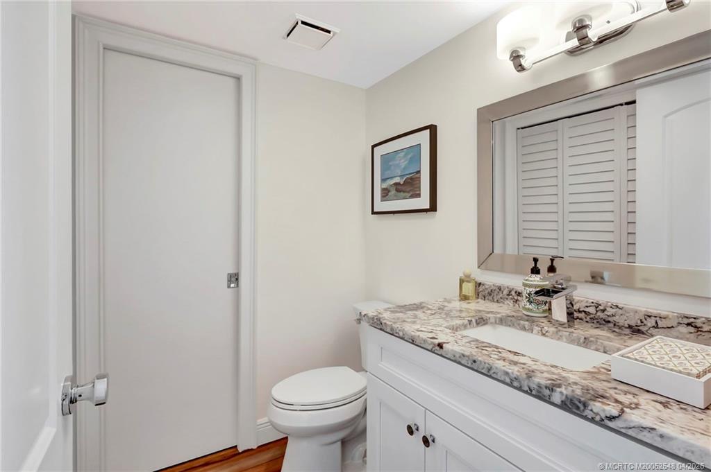 40 NE Plantation Road 107