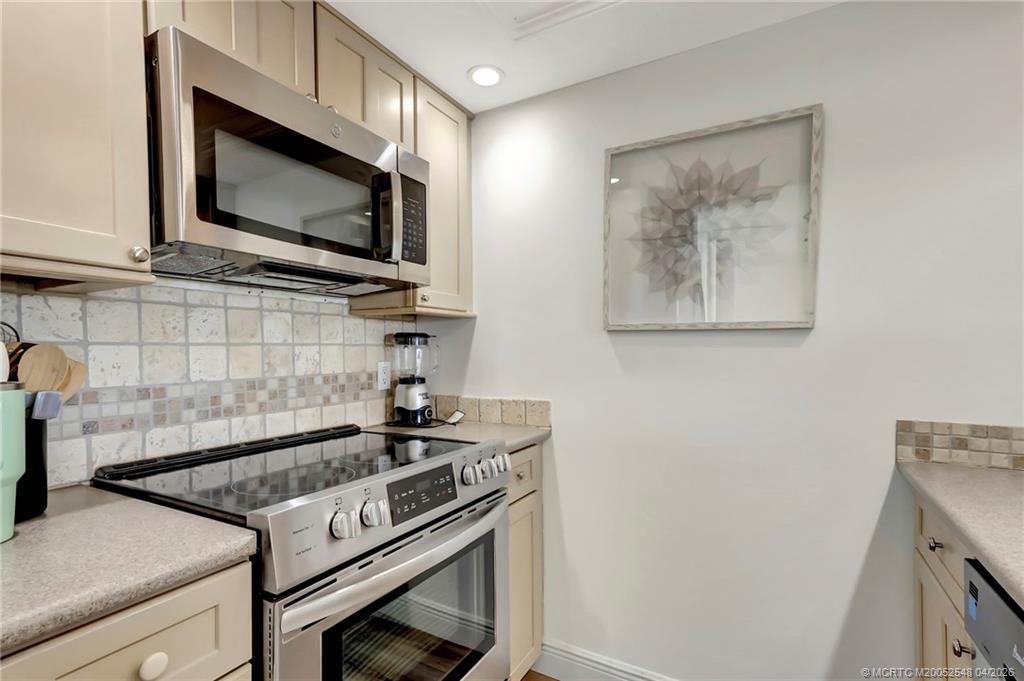 40 NE Plantation Road 107