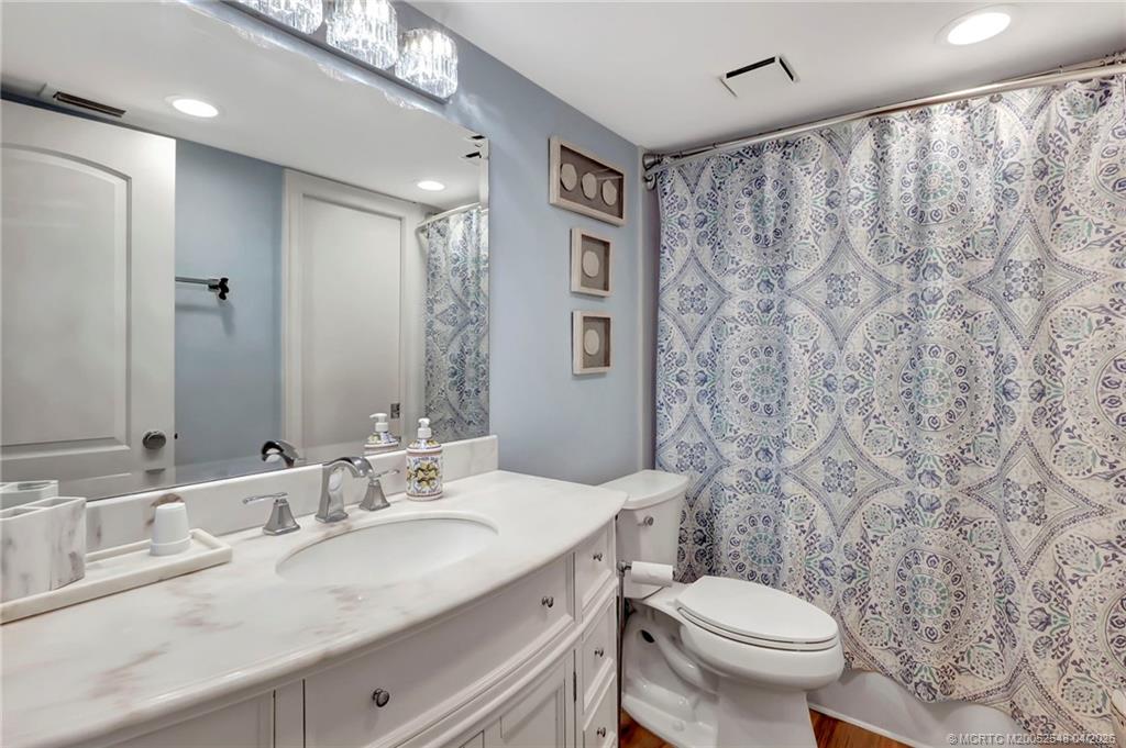 40 NE Plantation Road 107