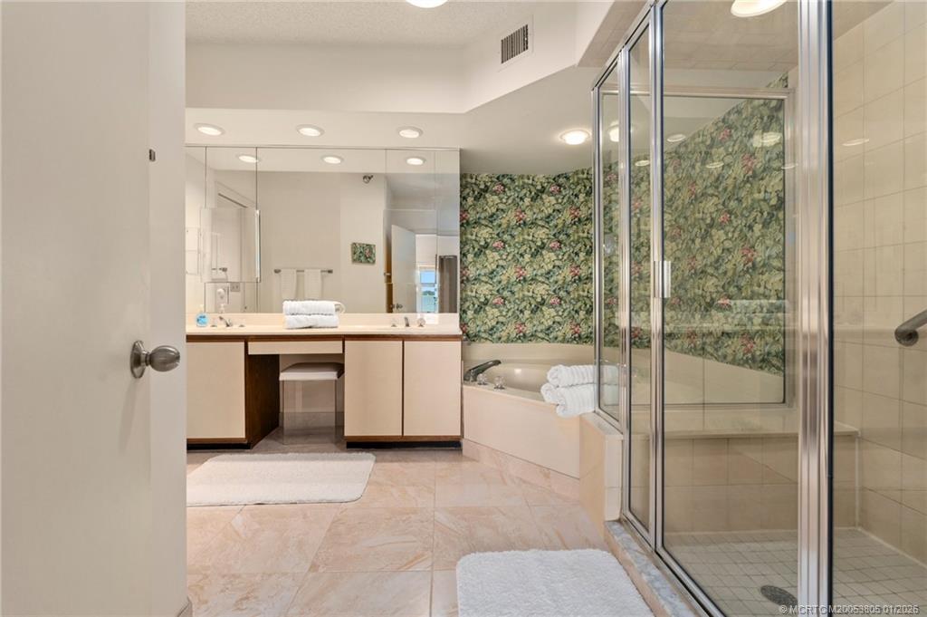 164 NE Edgewater Drive 2105