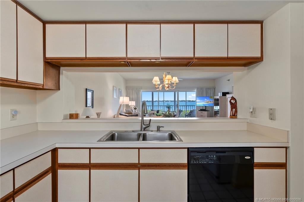 164 NE Edgewater Drive 2105