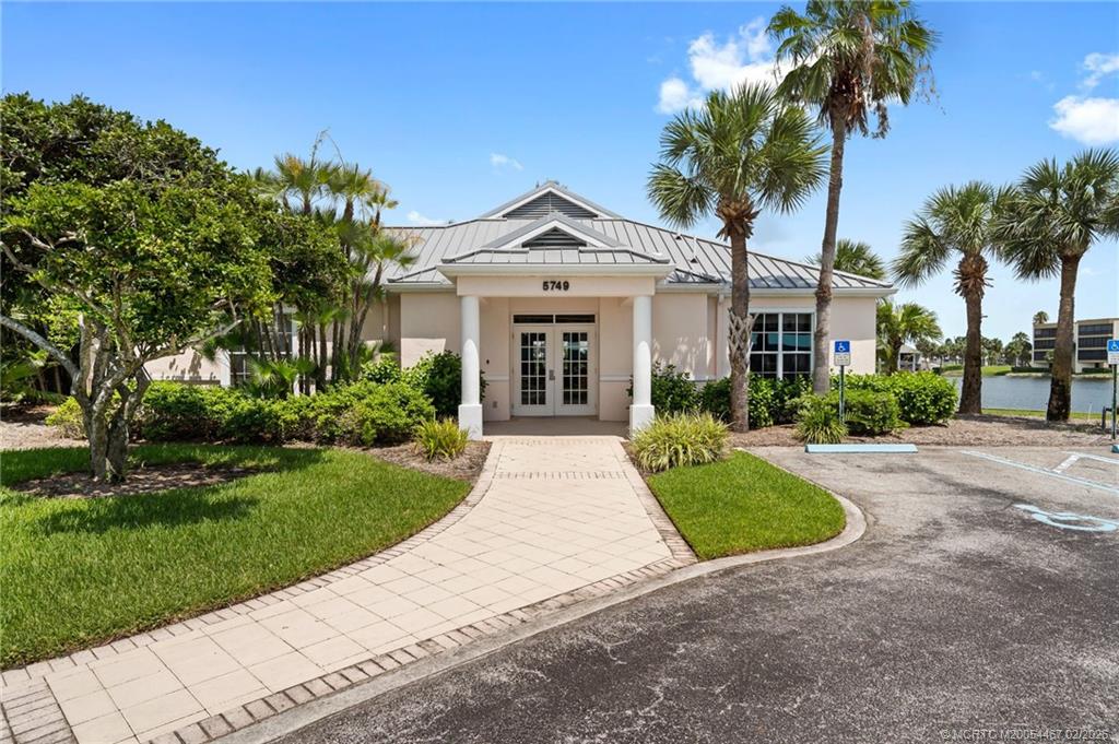 5800 NE Island Cove Way 2202