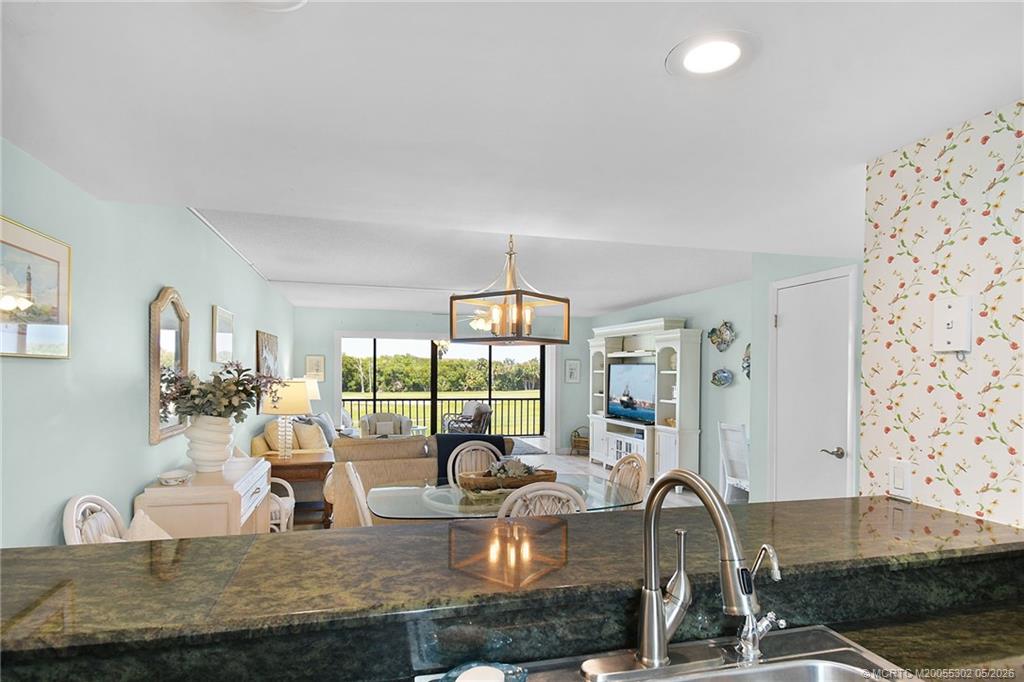 5532 NE Gulfstream Way
