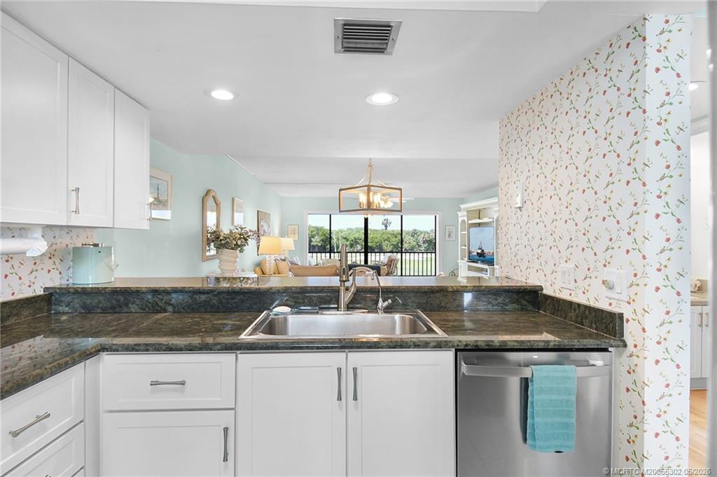 5532 NE Gulfstream Way