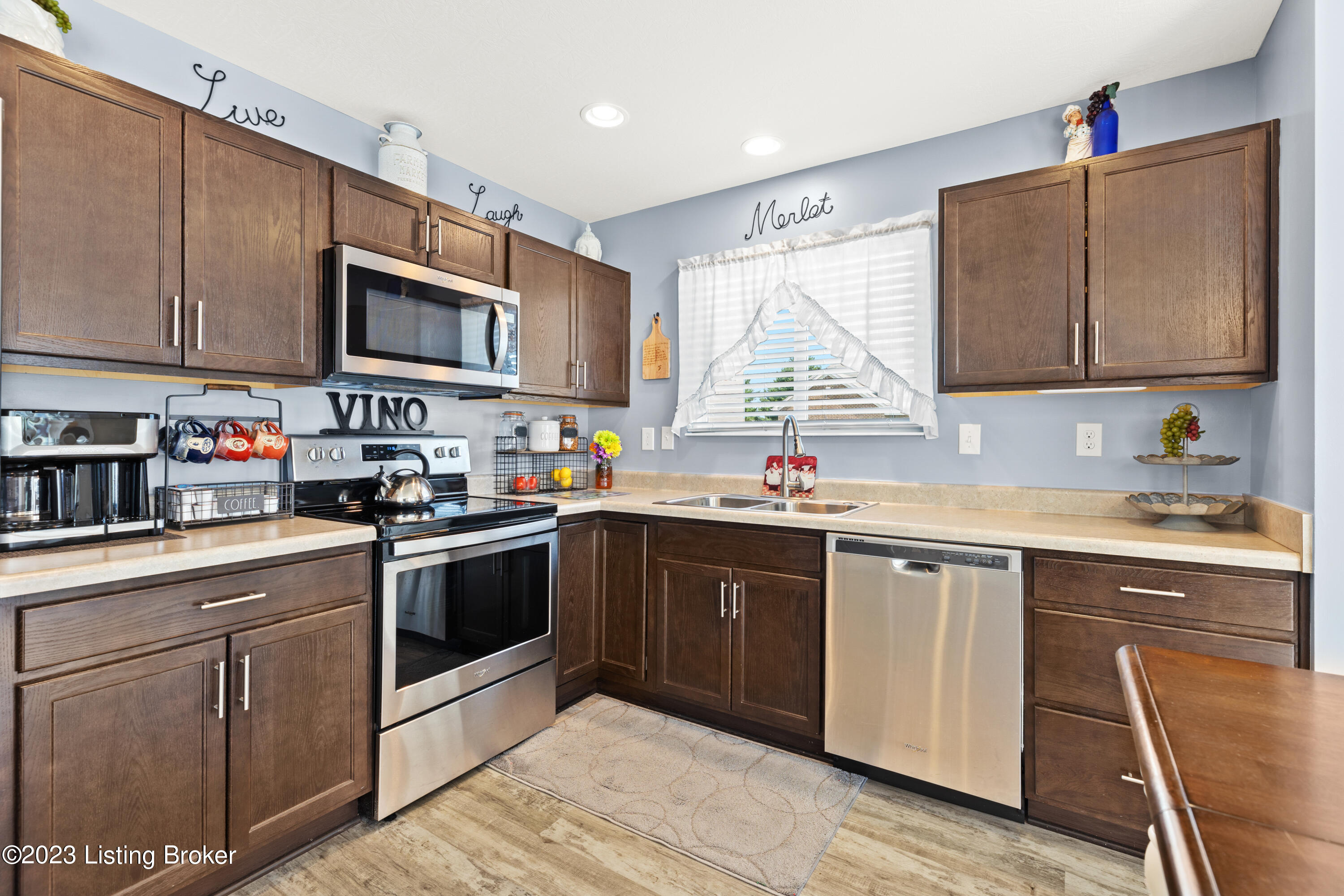 101 Spring Leaf Ct