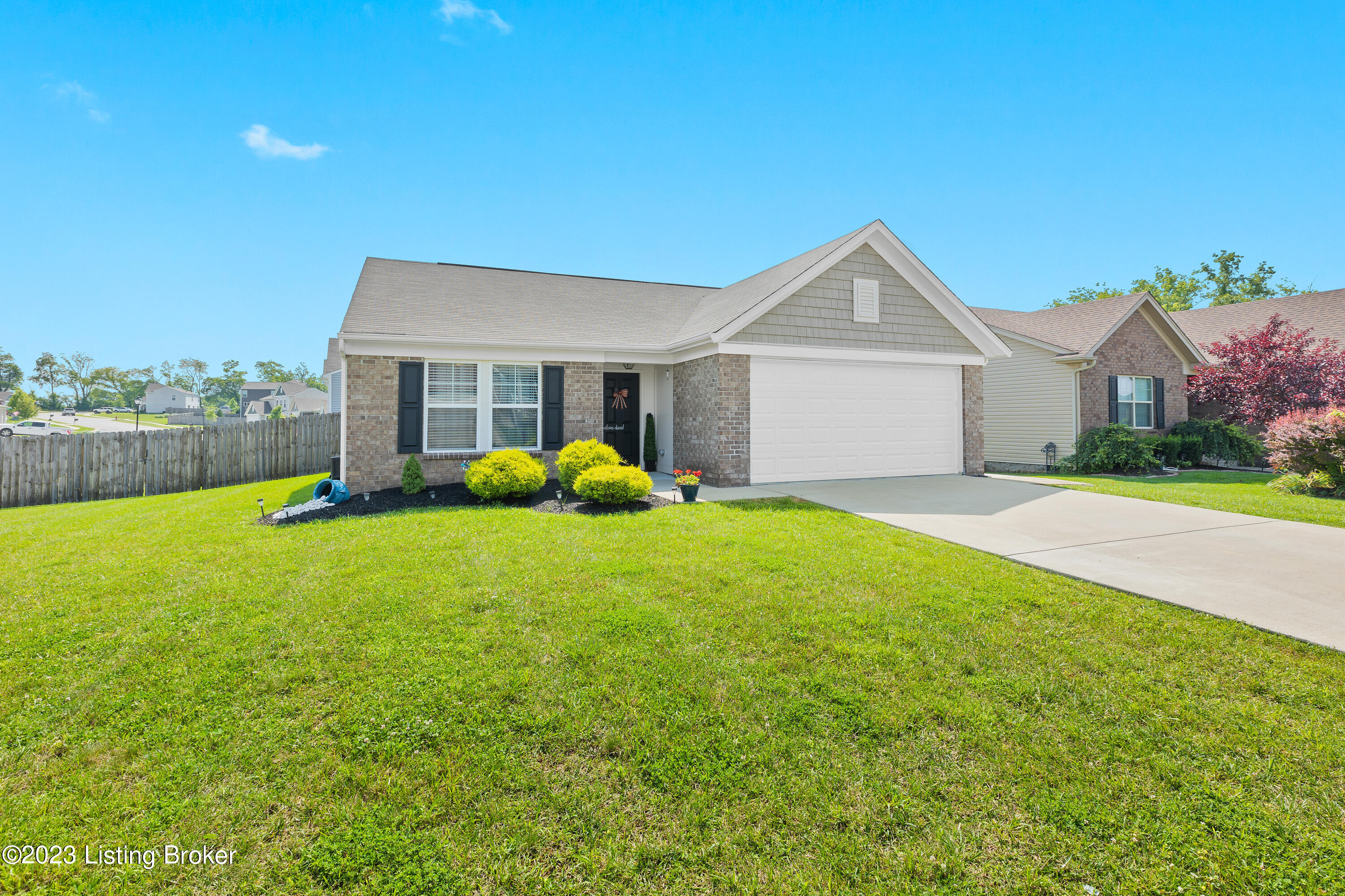 101 Spring Leaf Ct