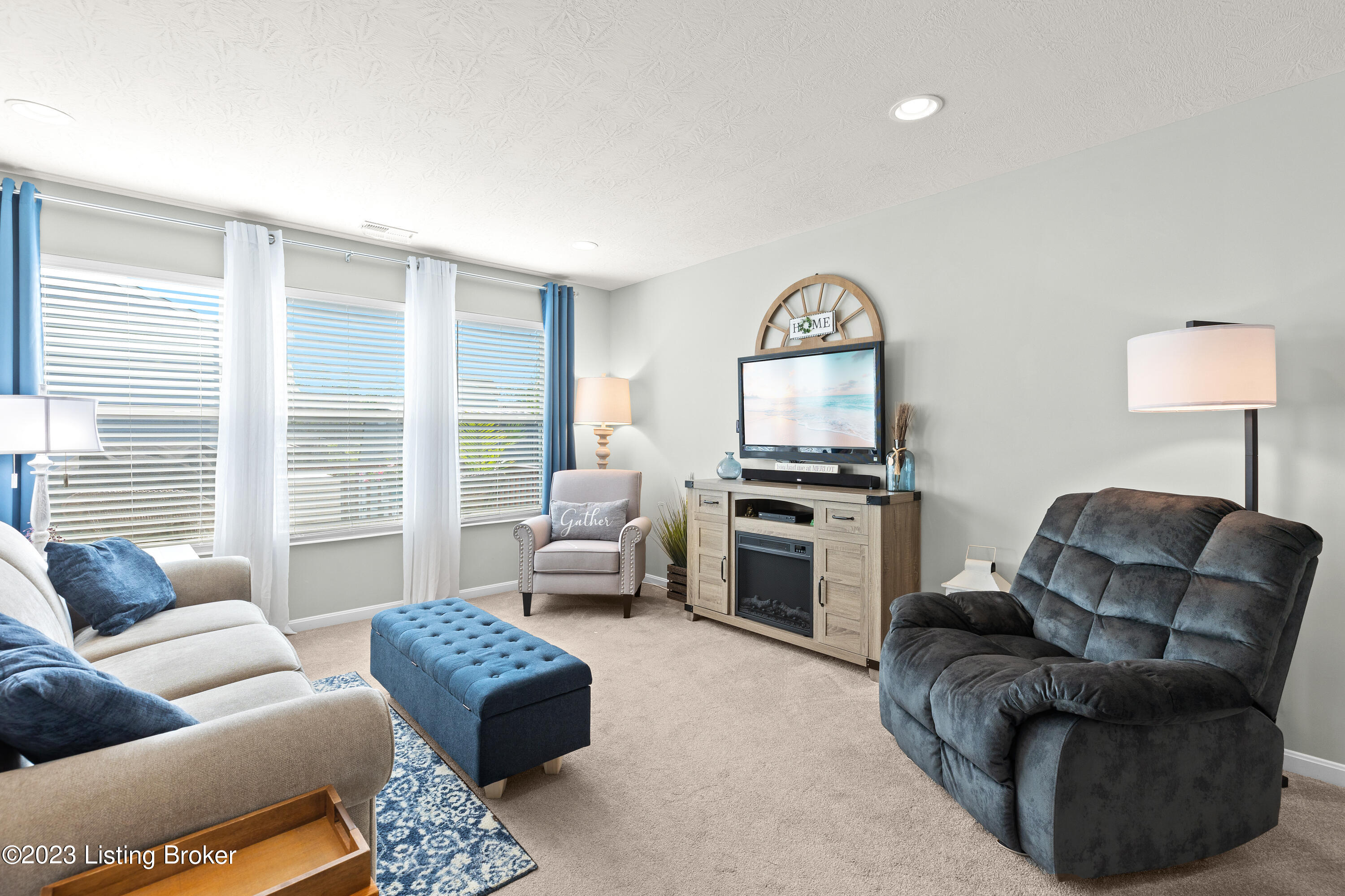 101 Spring Leaf Ct