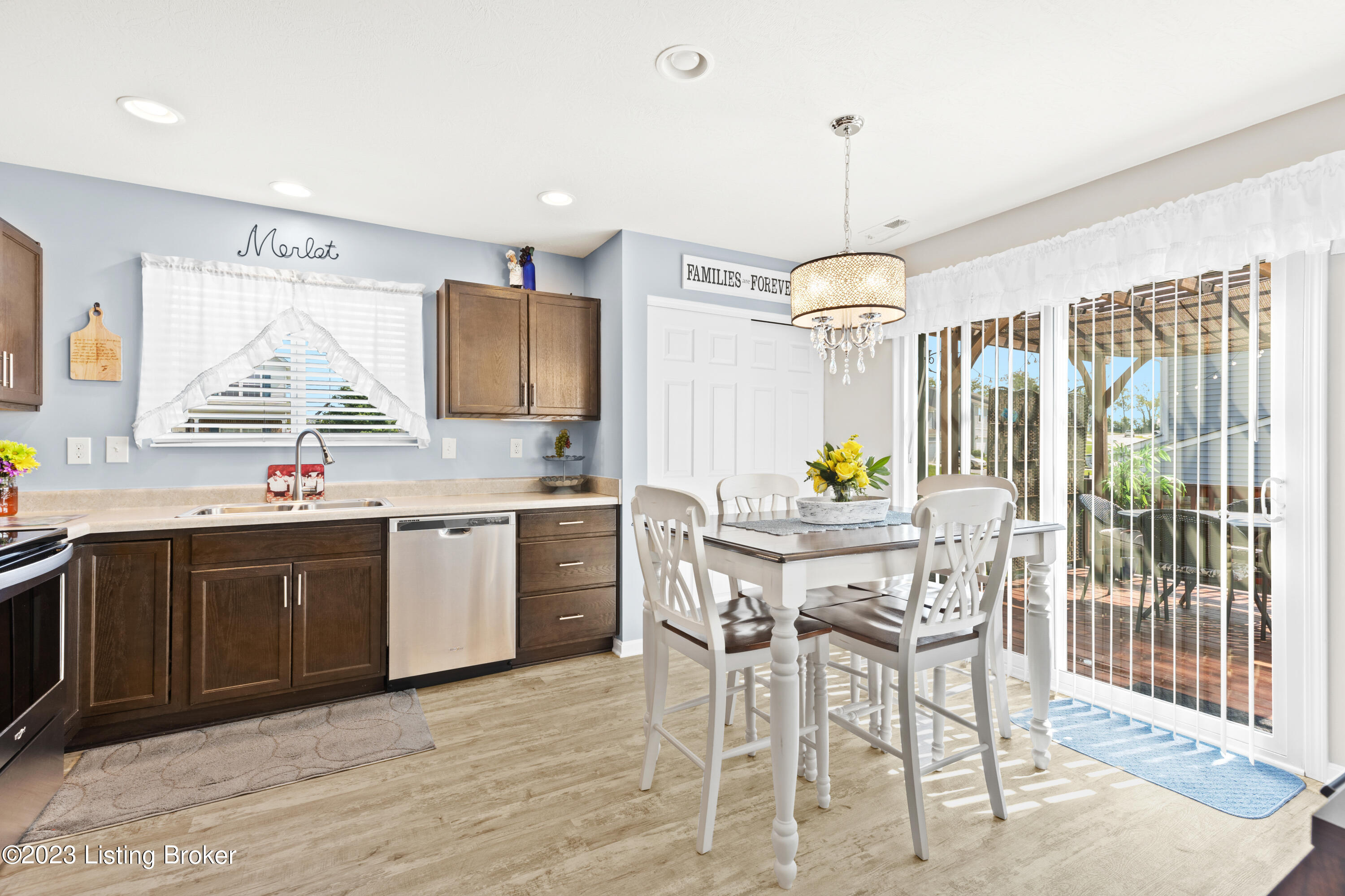 101 Spring Leaf Ct
