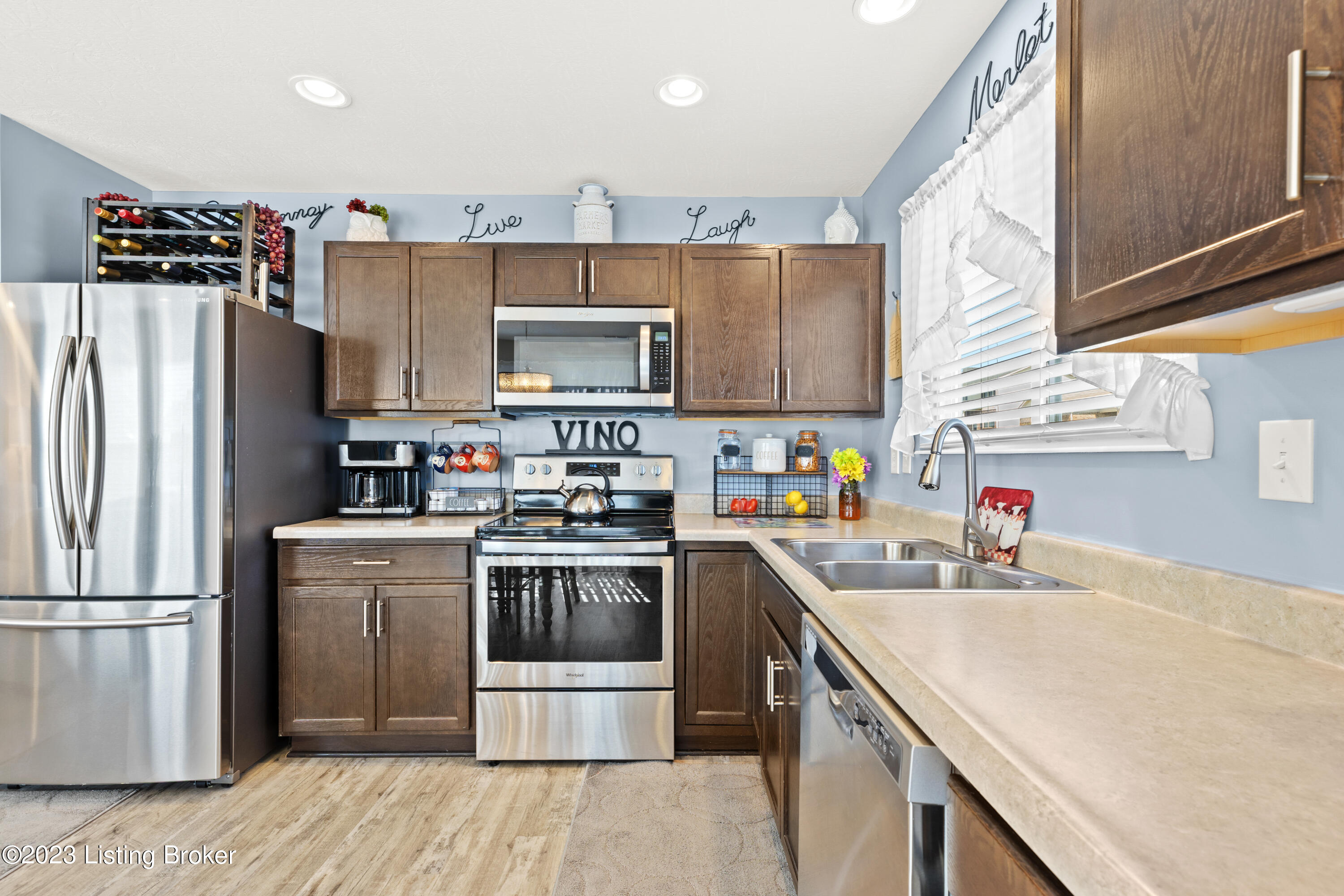 101 Spring Leaf Ct